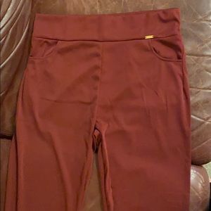 Stretchy burgundy leggings